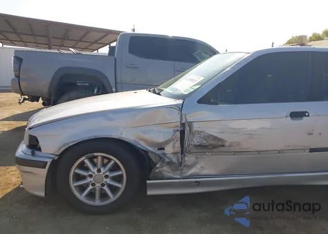 1998 BMW 328I из США, поврежденный, VIN WBACD4323WAV57149